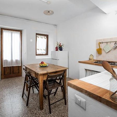 Al Vicolo Del Gallo Appartamento Varallo Eksteriør bilde